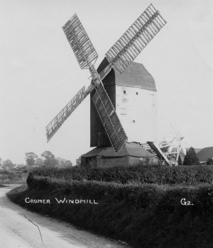 A superb photograph of c1915-20 by T.W. Latchmore of Hitchin, showing the mill in working order