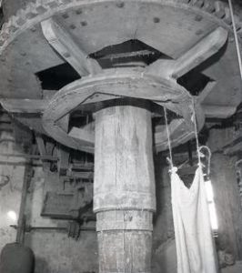 Upright shaft and spur wheel,  Messing Maypole Mill, Tiptree, Essex