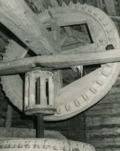 Brake wheel and lantern pinion of a toe mill in Pudasjärvi, North Bothnia