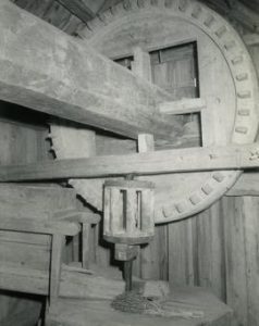 Brake wheel and lantern pinion in a toe mill in Pöytyä, Satakunta