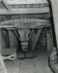 Great spur wheel and upright shaft in Vuorentaka Manor Mill, Hailkko, Varsinais-Suomi