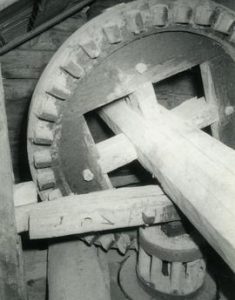 Brake wheel, wallower and hollow post in Ruovesi Parish Museum Mill, Häme