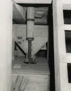 Hopper and upright shaft in Vikelä Farm magpie mill in Ylöjaäivi, Taivalpohja, Häme