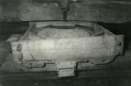 Stones and casing in the magpie mill in Metsämaa, Häme