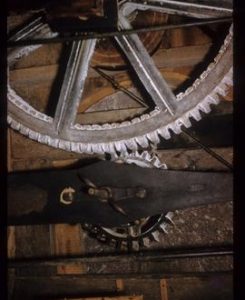 Great spur wheel, bridgetree and stone nut, New Mill, Cross in Hand