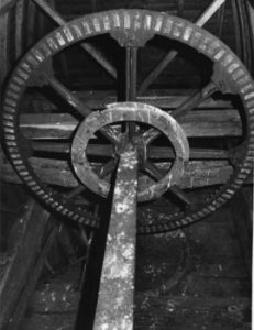 Bin floor of post mill