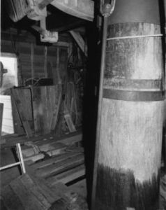 Spout floor showing main post, New Mill, Cross in Hand