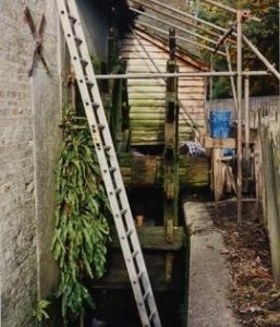 Removing old paddles, Mapledurham Mill, Mapledurham