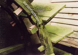 Close up of wheel before dismantling, Mapledurham Mill, Mapledurham