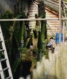 Dismantling the oak rim sections begins, Mapledurham Mill, Mapledurham