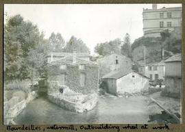 Bourdeilles, watermill, outbuilding wheel at work