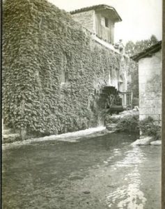 Bourdeilles, Watermill , a wheel at work