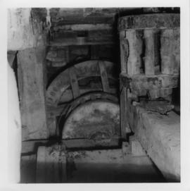 Arden, wheelshaft and stone nut