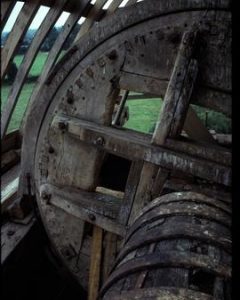 Slide 3 - Detail in cap before restoration