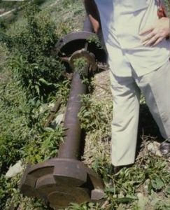 Photograph of the upright shaft and dog clutch at New Winthropes Mill, Antigua