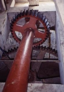 "33 - Windshaft, tailwheel and wallower Bézard Mv M Galante"