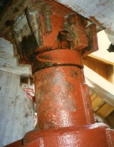 Photograph of the cast-iron upright shaft, Moulin de Bézard, Marie Galante, Guadeloupe