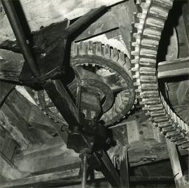 Spur wheel, stone nut and bridge tree, Davison's Mill, Stelling Minnis