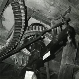 Great spur wheel, stone nut and bridge tree, Davison's Mill, Stelling Minnis