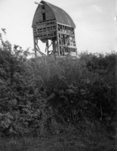 Post mill, Chinnor, derelict