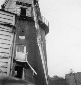 Removing stock, Union Mill, Cranbrook