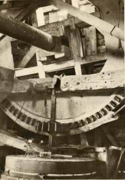 Brake wheel and millstones, Catfield Mill