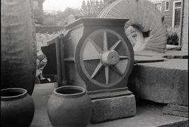 "Poll end windshaft in gardens of windmill museum, [Koog aan de Zaan]"