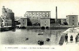 "Pont-l'Abbe - Le Quai - Les Ruines du Moulin incendie"