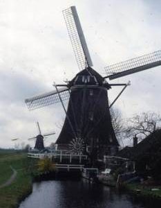 "Aarlanderveen polder mill, triple lift"