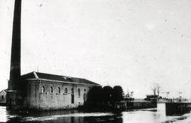 "Holland - Engine & three scoop wheels"