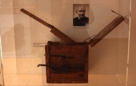 "Keller's wood pulp grinding machine, Munich"