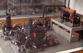 "Woodpulp grinder, Munich"