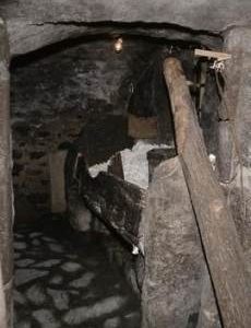 Ambert, Richard de Bas Rag Cutting Table