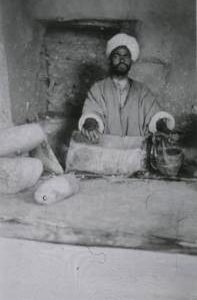 "Paper. Kashmir. Stirring pulp cake"