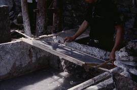 China - Luoping Mo Bu Mill, mulberry vatman taking off deckles.