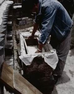 Sanba. Lifting mould from vat.