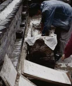 Sanba. Spreads pulp in mould