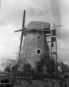 "Bradwell, Bucks - repair of cap"