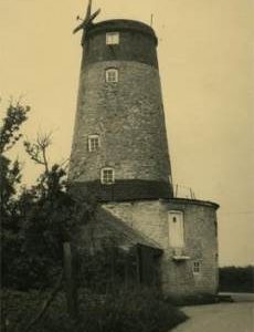 Reeson's Combined Mill, Hibaldstow, capless but with cross