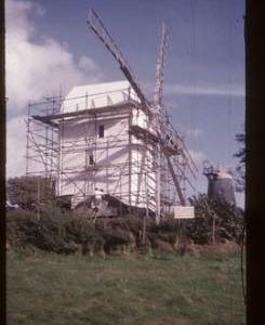 Post mill and tower mill