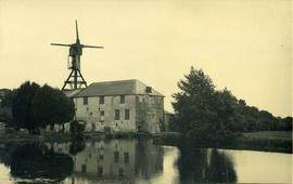 Water- and wind-mills together