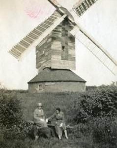Millers and Dog, post mill, Moreton