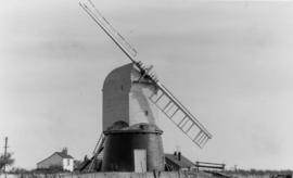 Wrawby Windmill With two sails