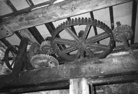 Wallower, stonenuts and gears, smock mill, Crowfield