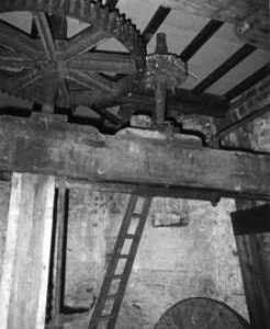 Wallower and stone nut, smock mill, Crowfield