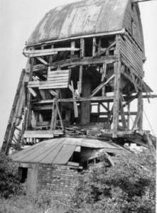 Derelict Buck, post mill, Chinnor