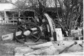 Wallower, crown wheel and spur wheel, post mill, Chinnor