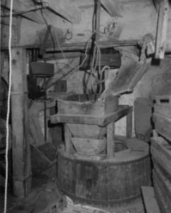 Reeson's Combined Mill Millstones in tun