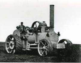 Agricultural steam traction engine