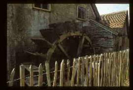 Waterwheel, side view, Mapledurham Mill, Mapledurham, Berkshire